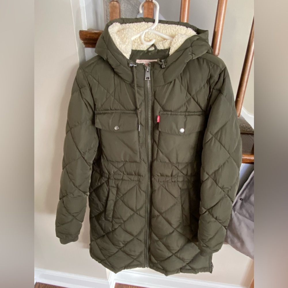 Womens large winter coat. Great condition, no holes, fading, non smoker
